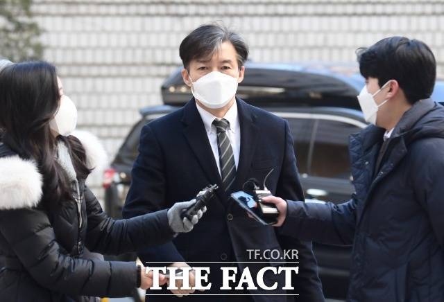 조국 전 법무부 장관은 윤석열 정부의 장관 후보자들에게도 자신과 같은 인사 검증 기준이 적용돼야 한다고 10일 언급했다. /이새롬 기자