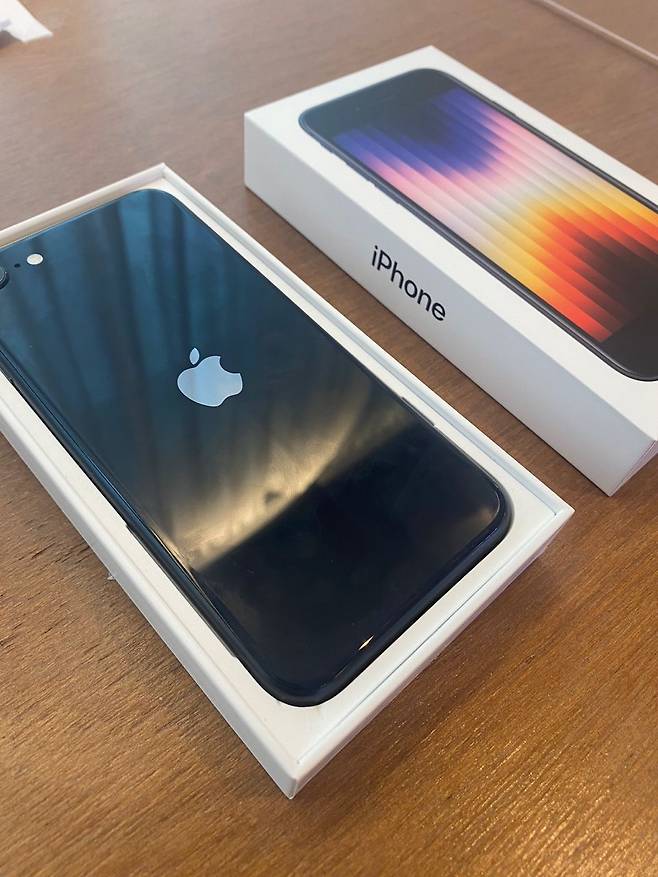 애플 아이폰SE 3세대. /김양혁 기자