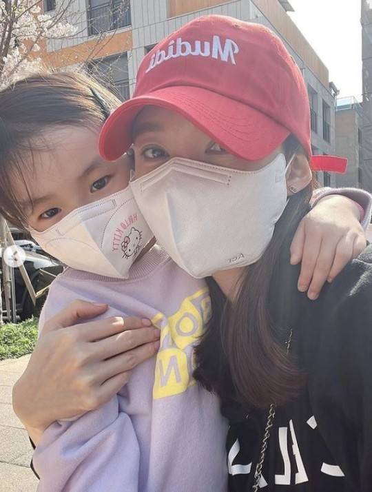 [서울=뉴시스] 차예련과 딸의 모습 2021.04.10(사진=인스타 캡처) photo@newsis.com *재판매 및 DB 금지