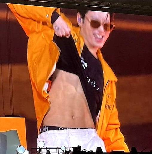 방탄소년단 정국, 美콘서트 화끈한 섹시 복근 화답..전세계 실트 1위+언급량 210만