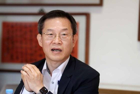 이종호 서울대 반도체공동연구소장이 지난해 서울 중구 서소문로 HSBC빌딩에서 열린 '한중비전포럼'에서 발언하고 있다. 김상선 기자