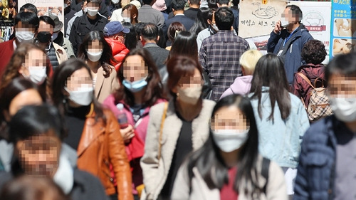 정부 "거리두기 인원·시간제한 해제 검토…6∼7월엔 마스크도" [연합뉴스 자료사진]