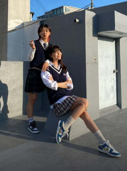 Group Girls Generation member and actor Choi Sooyoung transformed into a high school girl with choreographer Aiki.Choi Sooyoung posted two photos on his instagram on the 14th.In the photoChoi Soo Young poses with Aiki on the rooftop of a building.EspeciallyChoi Soo Young and Aiki attracted attention by wearing uniforms and emitting a refreshing charm that is not as good as high school girls.Choi Soo Young in public relationship with actor Jung Kyung-ho.