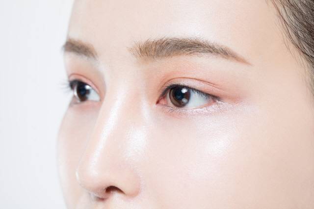 안전하게 눈에 들어간 이물질을 제거하려면 자연적으로 눈물이 나오도록 유도해야 한다./사진=클립아트코리아