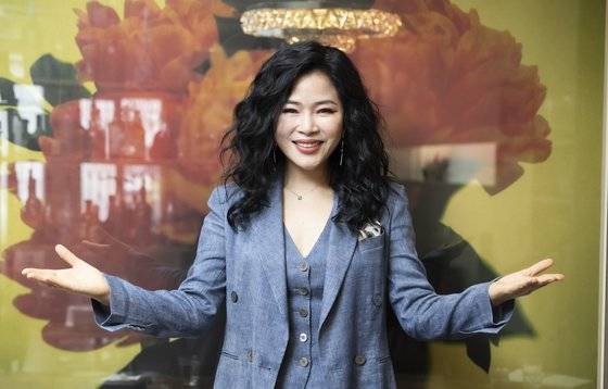 국내 대표적인 재즈 보컬리스트 웅산은 "재즈는 1분 1초 변화하는 자유로운 음악"이라며 "재즈 라이브를 들을 수 있는 기회가 생긴다면 재즈가 어렵다는 편견은 순식간에 깨질 것"이라고 했다. 권혁재 사진전문기자