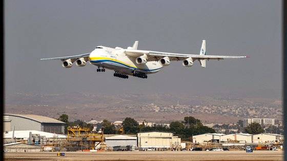 지난 2020년 8월 An-225 화물기가 이스라엘 벤구리온 국제공항에 착륙하는 모습 [AFP=연합]
