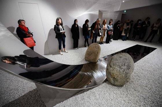 프랑스 아를의 옛 저택을 개조해 만들어진 이우환미술관. 공간 조정에 일본 건축가 안도 다다오가 참여했다.