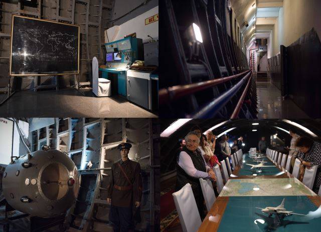 관람객들이 2015년 12월 15일 러시아 모스코바에 있는 지하 핵방공호 ‘벙커-42’를 관람하고 있다. 현재는 냉전 박물관으로 활용되고 있는 이 방공호는 구 소련 시절 실제 지하 핵방공호였는데 핵무기 공격에도 몇 달을 버틸 수 있는 시설을 갖췄다. 신화뉴시스