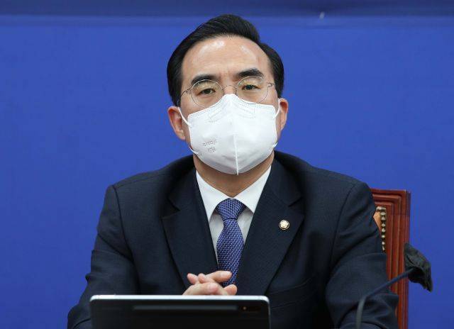 박홍근 더불어민주당 원내대표가 19일 국회에서 열린 원내대책회의에서 발언하고 있다. 국회사진기자단