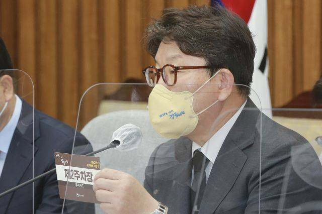 권성동 국민의힘 원내대표가 19일 국회에서 열린 원내대책회의에서 발언하고 있다. 국회사진기자단