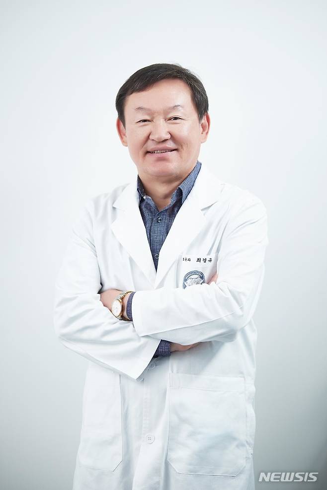 [서울=뉴시스]최경규 경희대치과병원 보존과 교수(대한치과보존학회 회장). (사진= 경희의료원 제공) 2022.04.19