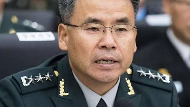 이종섭 장관 후보자는 김용현 전 합참 본부장과 함께 대선 캠프에 이어 인수위에서도 국방 관련 핵심 역할을 했다.