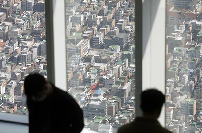 서울 송파구 롯데월드타워 서울스카이에서 바라본 서울시내 주택가. /사진제공=뉴시스