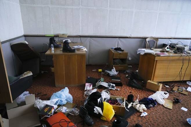 러시아군이 머물다 간 원전 내 사무실의 모습. 사진=AP 연합뉴스