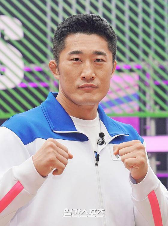 방송인 김동현이 22일 오전 온라인으로 열리는 MBN 예능프로그램 '국대는 국대다' 기자간담회에 참석했다. 국대는 국대다는 과거 스포츠 레전드였으나 현재는 은퇴한 선수가 다시 훈련하여 현역 선수와 대결하는 스포츠 예능 프로그램으로 매주 토요일밤 MBN을 통해 방송된다. 사진=MBN제공 2022.04.22