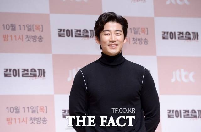 배우 윤계상이 혼인신고 10개월 만헤 하객들의 축복 속에 결혼식을 올린다. /더팩트 DB