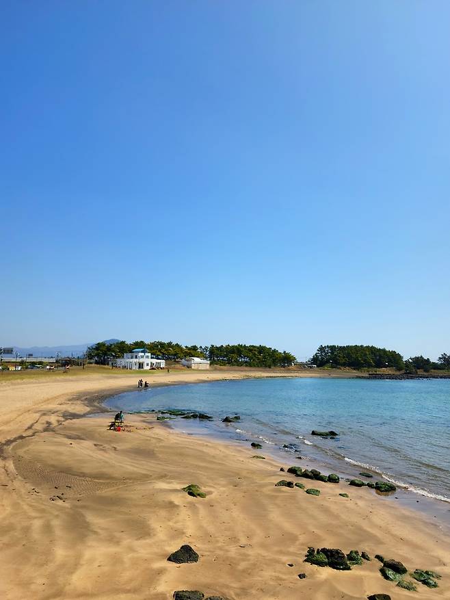 운진항 해변