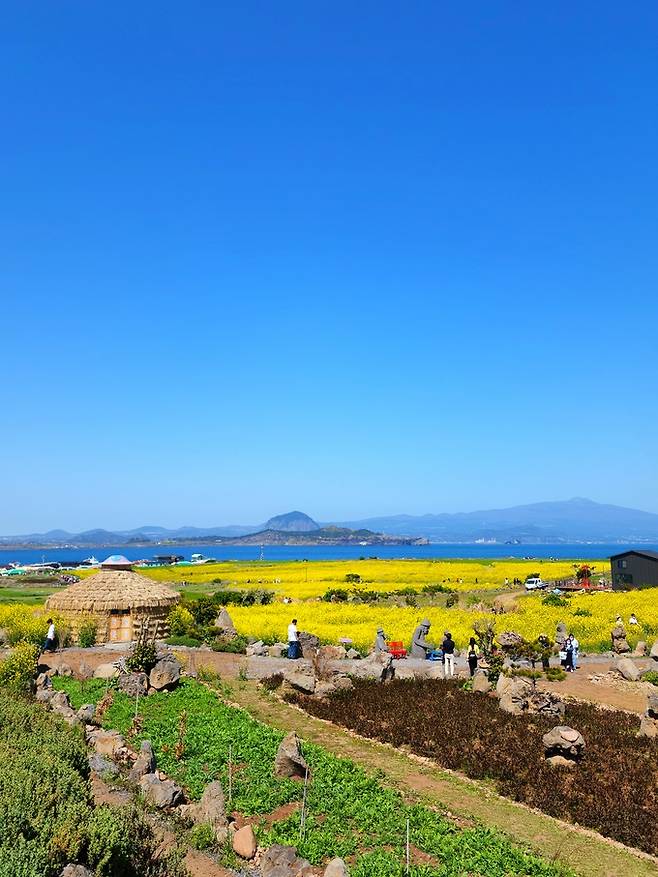 산방산과 한라산이 한눈에 들어오는 소망전망대