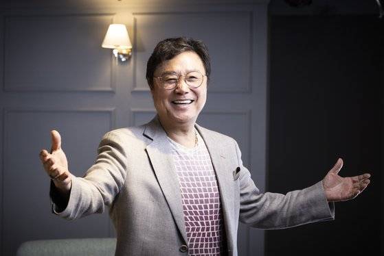 20일 서울 강남구 신사동 연습실에서 만난 가수 남진. 오는 28일 조영남과의 듀오콘서트를 준비하고 있다. 권혁재 사진전문기자
