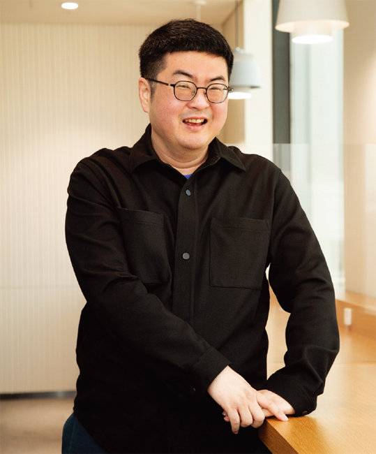 경제적 자유를 이룬 19인의 이야기를 담은 책 ‘파이어’를 출간한 퀀트 투자 전문가 강환국 씨. [조영철 기자]