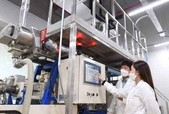 풀무원기술원의 파일럿플랜트. 소비자 트렌드를 반영해 가정 간편식(HMR)을 시험 생산할 수 있는 소규모 공정시설이다. 풀무원