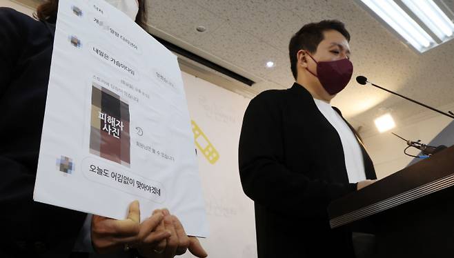 25일 마포구 군인권센터에서 임태훈 소장이 최근 해병대에서 발생한 인권침해 사건 기자회견을 하고 있다. [사진 출처 = 연합뉴스]