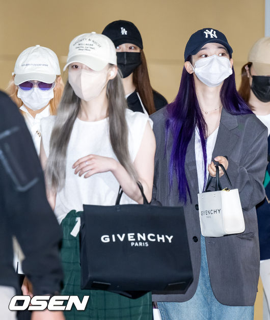 Group Aespa members Carina, Winter, Giselle and Ning Ning entered the United States of Americas largest outdoor music festival Coachella at the United States of Americas Coachella Valley through the Second Passenger Terminal at the Incheon International Airport in Unseo-dong, Jung-gu, on the afternoon of the 25th.Aespa members pose through the arrivals hall. 2022.04.25