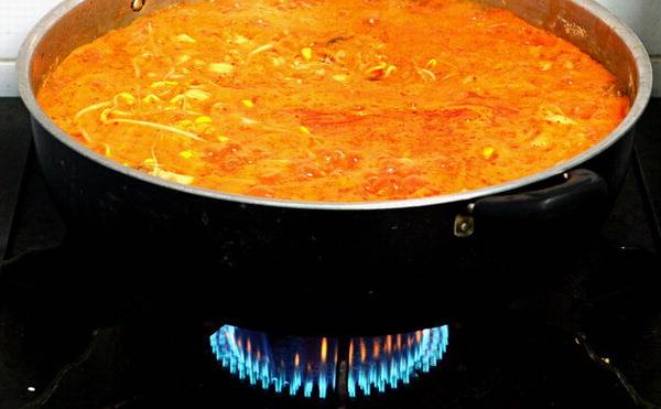 김천 갱시기를 솥에서 끓이고 있는 모습. 음식칼럼니스트 이춘호 씨 제공