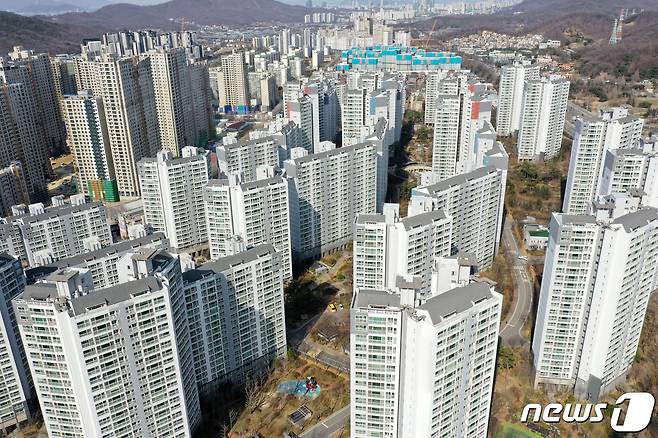 1경기도 과천 지역의 아파트 단지들. 2020.3.13/뉴스1 © News1 조태형 기자