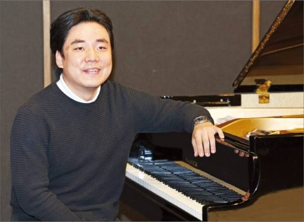 피아니스트 손정범이 서울 중림동 한국경제신문사 18층 다산홀에서 베토벤 피아노 협주곡 4번에 대해 설명하고 있다. /임대철  한경디지털랩  기자