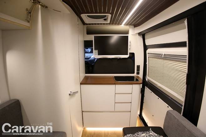 워크스루가 적용되지 않은 기본적인 주방 구성, 월든 익스페디션 모델의 실제 활용 시