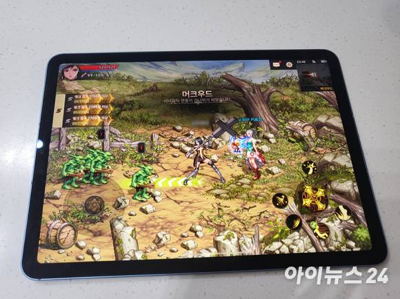 아이패드 에어로 게임 '던전앤파이터'를 실행한 모습 [사진=서민지 기자]