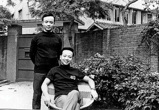 장제스의 손자들은 샤오(孝)자 항렬이었다. 장제스는 장야뤄의 소생인 쌍둥이 형제에게 샤오옌(孝嚴)과 샤오츠(孝慈)라고 이름을 지어줬다. [사진 김명호]