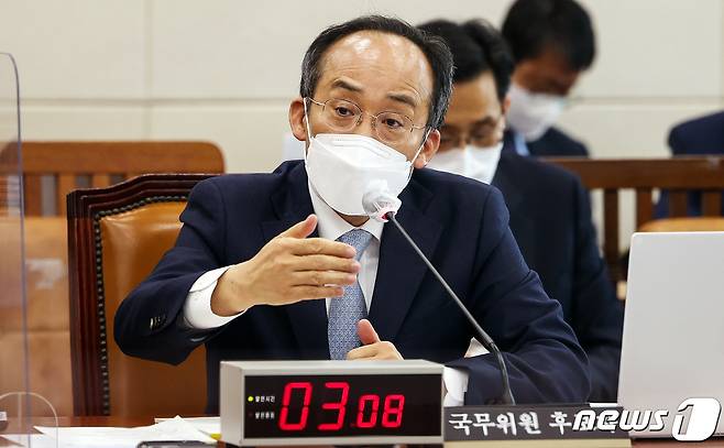 추경호 경제부총리 겸 기획재정부 장관 후보자가 2일 서울 여의도 국회에서 열린 인사청문회에서 의원 질의에 답하고 있다. (공동취재) 2022.5.2/뉴스1 © News1 유승관 기자