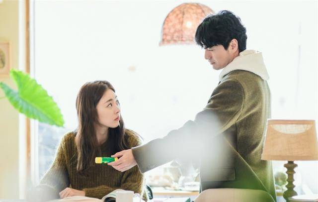 '결혼백서'가 대중과의 만남을 앞두고 있다. 이 작품은 매회 30분 안팎의 총 12부작 미드폼 드라마로 제작된다. 카카오엔터테인먼트 제공