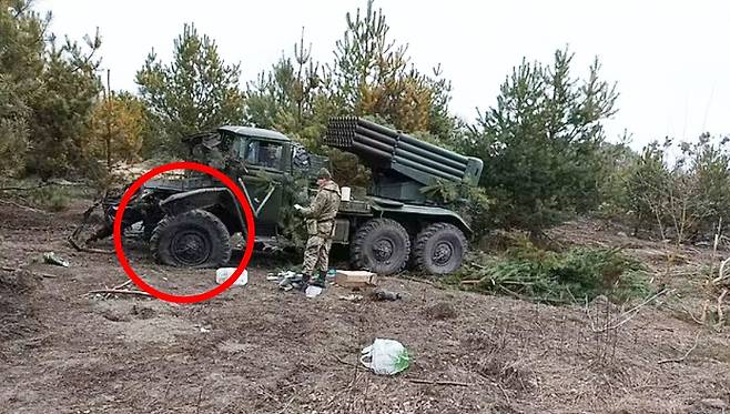 우크라이나를 침공한 러시아 군대의 군용 차량(사진)이 우크라이나 곳곳에 버려진 채 발견되고 있다 자료사진