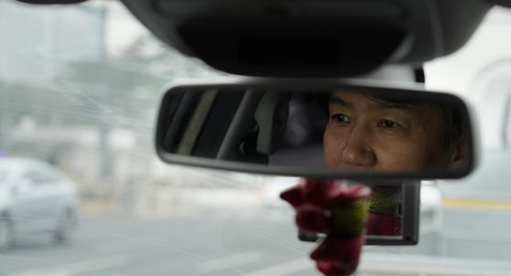1일 전주국제영화제에서 첫 공개된 다큐멘터리 '그대가 조국'. 조국 전 법무부 장관의 임명부터 사퇴 이후까지를 담았다. [사진 켈빈클레인프로젝트·엣나인필름]