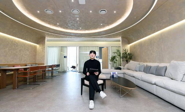 문효준 아크로스 대표가 서울 강남역 인근 사무실에서 AI를 이용해 개발한 '엠페이 ETF'에 대해 설명하고 있다. 엠페이 ETF는 이달 초 미국 뉴욕증시에 상장된다. 배우한 기자