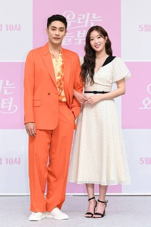 성훈(왼쪽), 임수향