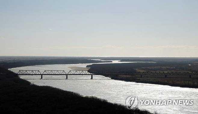 중국 땅에서 바라본 두만강 하구 [연합뉴스 자료사진. 재판매 및 DB 금지]