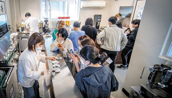 ‘리사르 커피’ 약수동 본점 실내 풍경.
