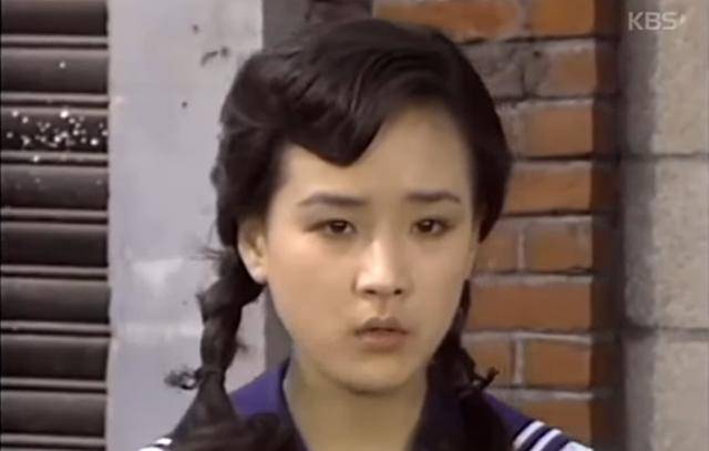 KBS 드라마 '고교생일기'(1983) 출연 당시의 강수연. 강수연은 이 드라마로 아역스타에서 하이틴 스타로 발돋움했다. KBS 방송 캡처