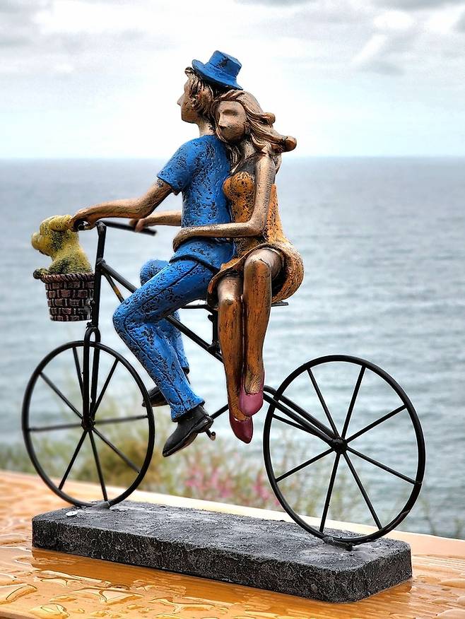 논골담길 바람의 언덕 카페 인형