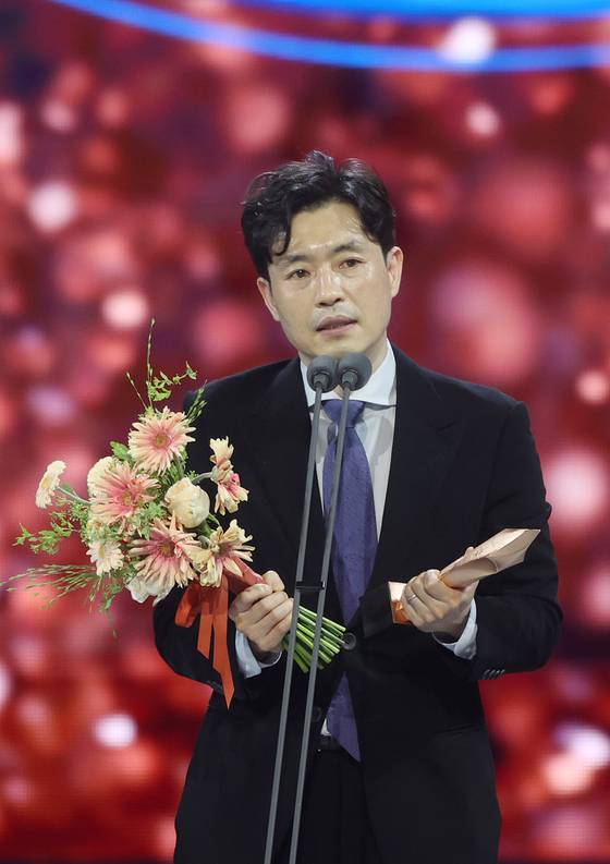 영화 '모가디슈' 류승완 감독이 제58회 백상예술대상에서 영화부문 대상을 수상했다. 〈사진=백상예술대상 특별취재단〉