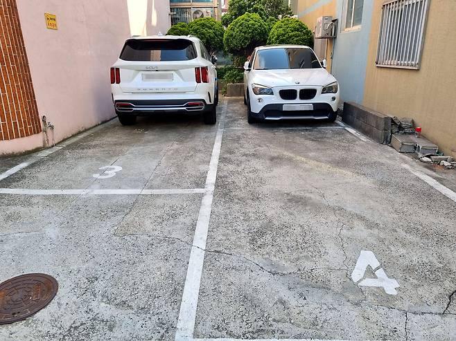 지난 5일 제주시 도남동 한 주택가 주차장의 모습. /고성민 기자