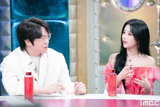 Jeon So-yeon has shown off her cute face in Radio Star with her global girl Crush charmRadio Star?weeklyWednesdayafternoontenpoemthirtyin minutesairbroadcastiMBC