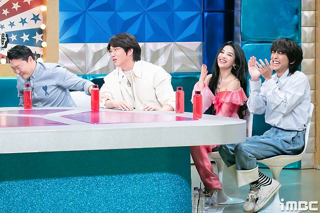 Jeon So-yeon has shown off her cute face in Radio Star with her global girl Crush charmRadio Star?weeklyWednesdayafternoontenpoemthirtyin minutesairbroadcastiMBC