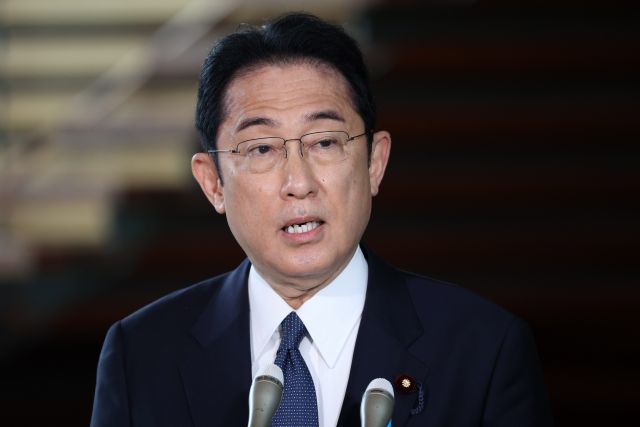 기시다 후미오 일본 총리가 9일 도쿄 총리관저에서 기자들의 질문에 답하고 있다. EPA연합뉴스