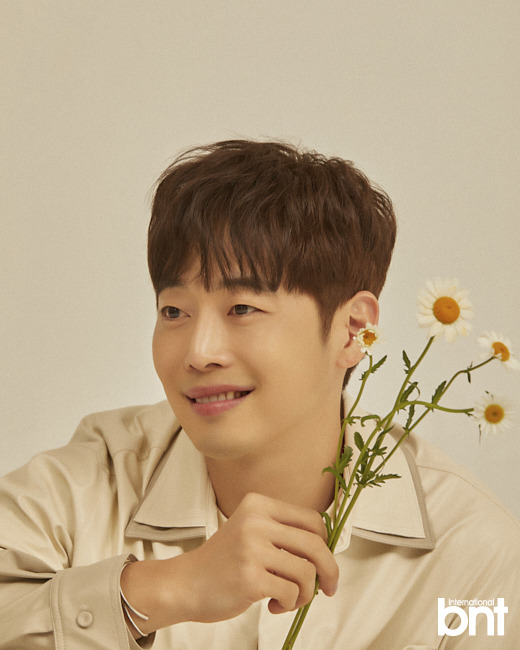 An interview with a pictorial by Kim Jae Won has been released.In a photo released on May 9, he asked about the secret of management during the time, I think it is me that I put it in.In other words, the body is the action of the mind, so the younger and healthy the thought, the more you want. Lee Jun-gun, a son who looks like a smile, is following his father to develop an actors dream. I am grateful for seeing me now.When I see my acting, I am more pleased and proud than anyone else, and I feel so much and study harder every time I do it. 