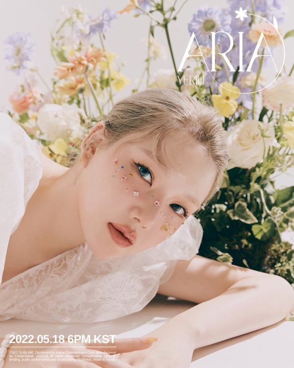 Yerin, a group from GFriend, unveiled the concept photo ahead of Solo debut.First, Yerin in the first concept photo produced an elegant yet neat mood, with a green tone check-based dress and sophisticated styling.In the photo, Yerin gave a point with a white chiffon dress and colorful flower parts that show clear and clean image among colorful flowers.He showed a more mature appearance with dreamy eyes and fascinating poses.Yerins first Mini album ARIA will be released on various online music sites at 6 pm on the 18th.